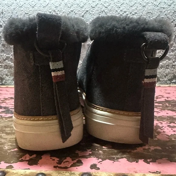 TOMS Paxton Grey faux fur bootie sz 8.5 - Picture 2 of 7